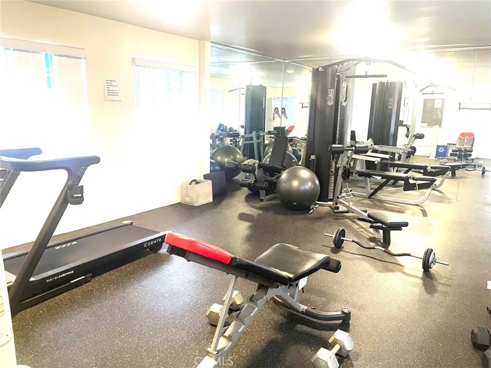 4455 Hazeltine Avenue #208 Sherman Oaks, CA 91423