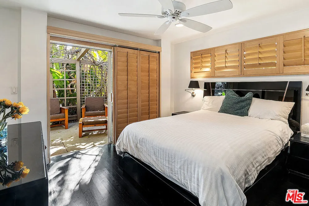 8405 Edwin Drive Los Angeles, CA 90046