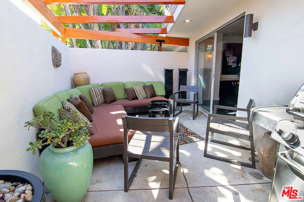 8405 Edwin Drive Los Angeles, CA 90046