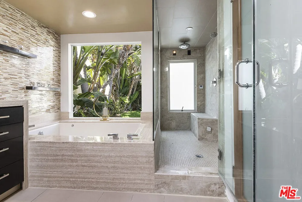 8405 Edwin Drive Los Angeles, CA 90046