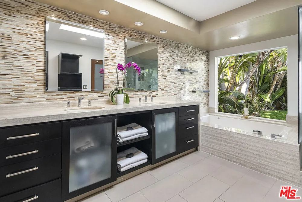 8405 Edwin Drive Los Angeles, CA 90046