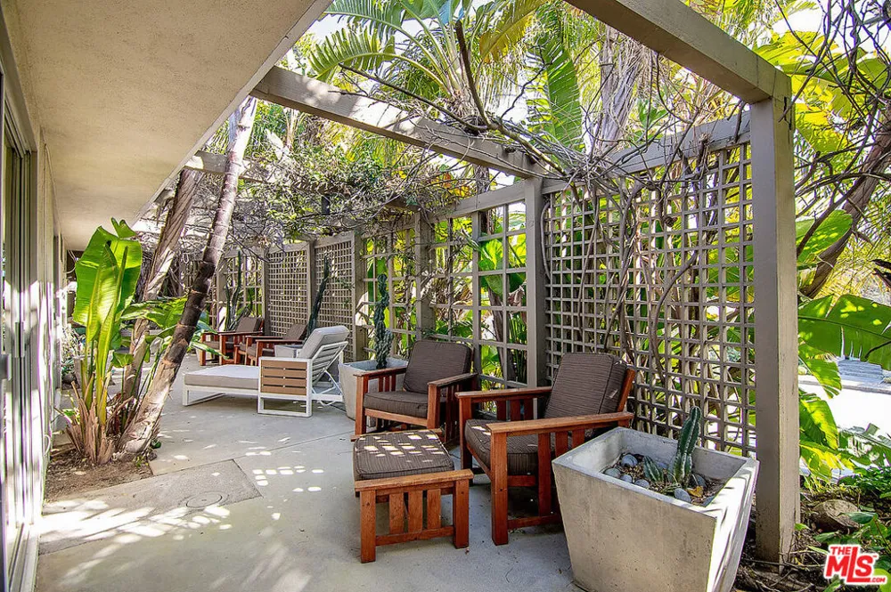 8405 Edwin Drive Los Angeles, CA 90046