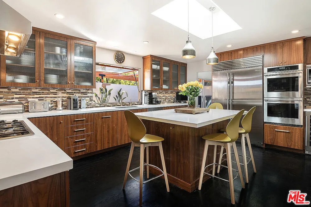8405 Edwin Drive Los Angeles, CA 90046