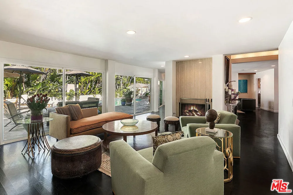 8405 Edwin Drive Los Angeles, CA 90046