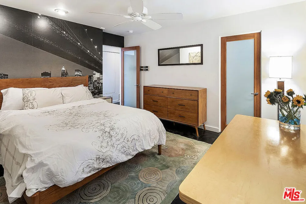 8405 Edwin Drive Los Angeles, CA 90046