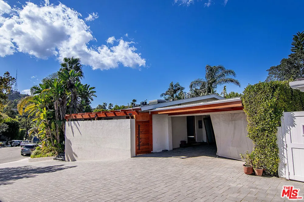 8405 Edwin Drive Los Angeles, CA 90046
