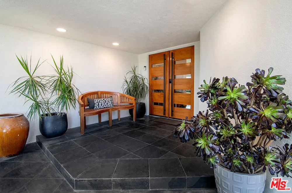 8405 Edwin Drive Los Angeles, CA 90046
