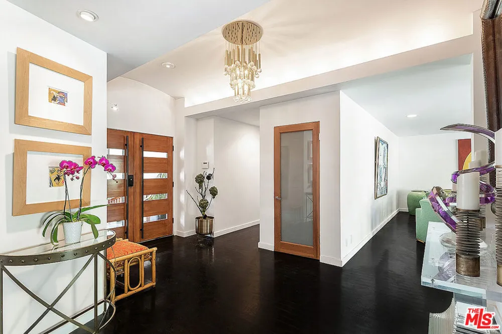 8405 Edwin Drive Los Angeles, CA 90046