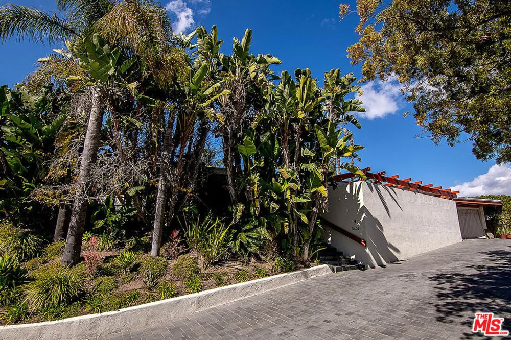 8405 Edwin Drive Los Angeles, CA 90046