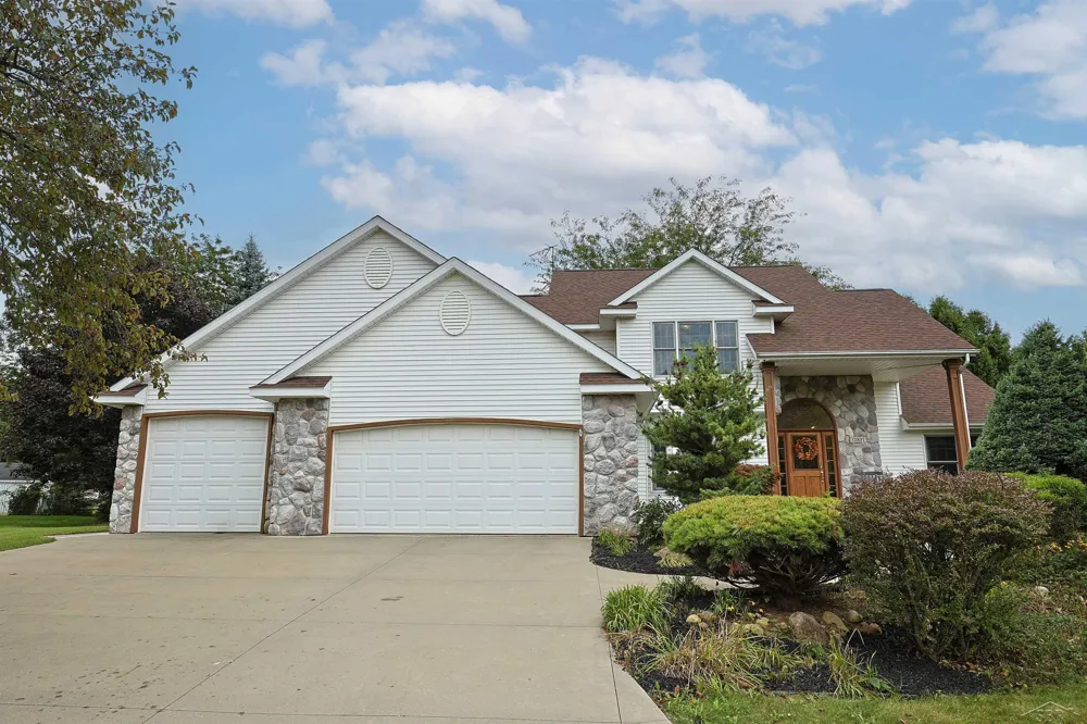 12837 Whisper Ridge Drive Tittabawassee Township, MI 48623