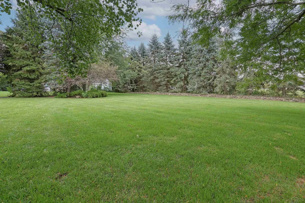 12837 Whisper Ridge Drive Tittabawassee Township, MI 48623