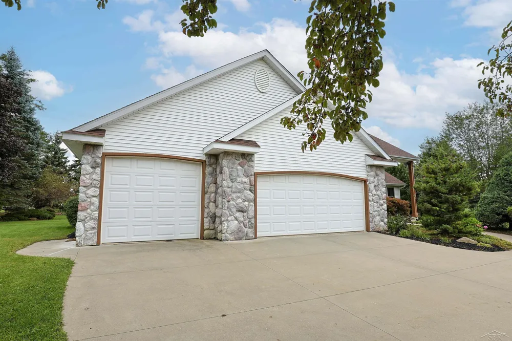 12837 Whisper Ridge Drive Tittabawassee Township, MI 48623