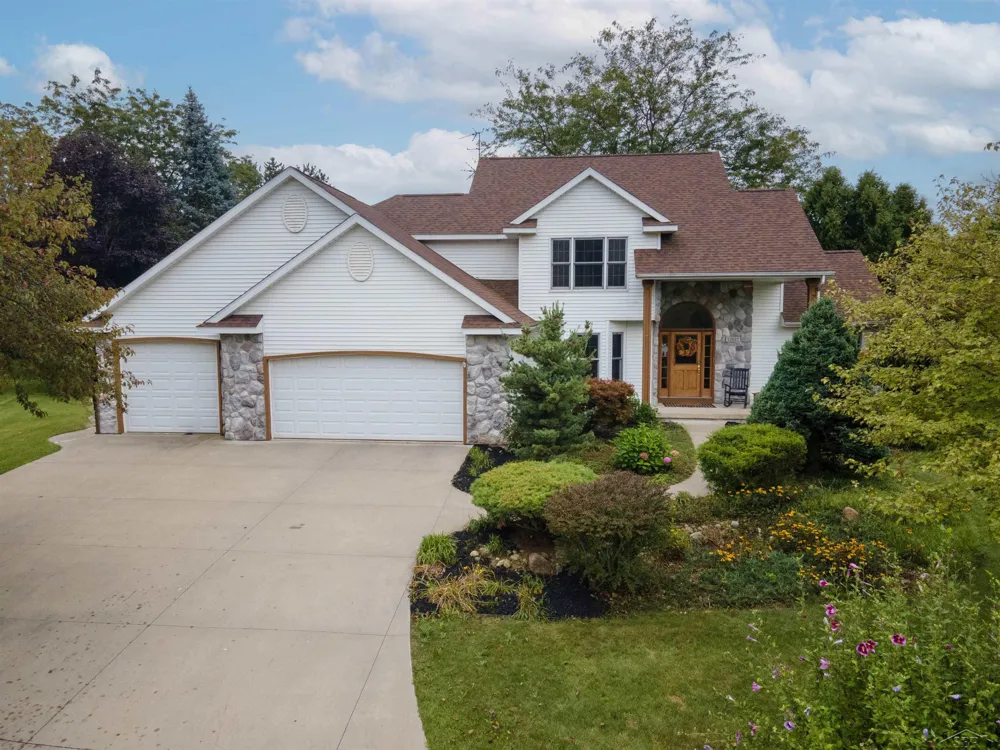 12837 Whisper Ridge Drive Tittabawassee Township, MI 48623