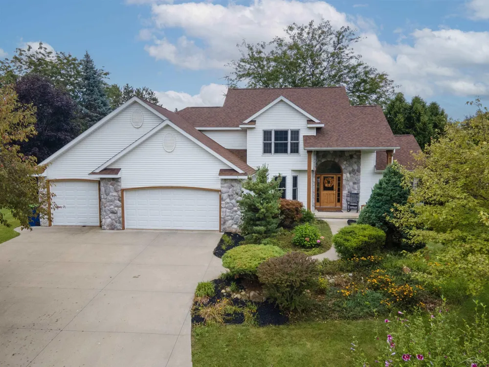 12837 Whisper Ridge Drive Tittabawassee Township, MI 48623
