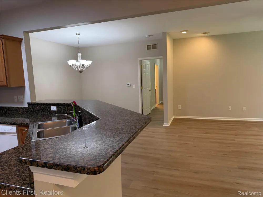 16040 Morningside Northville City, MI 48168