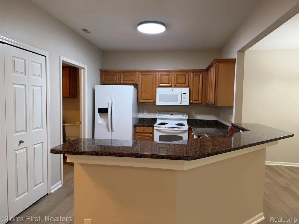 16040 Morningside Northville City, MI 48168