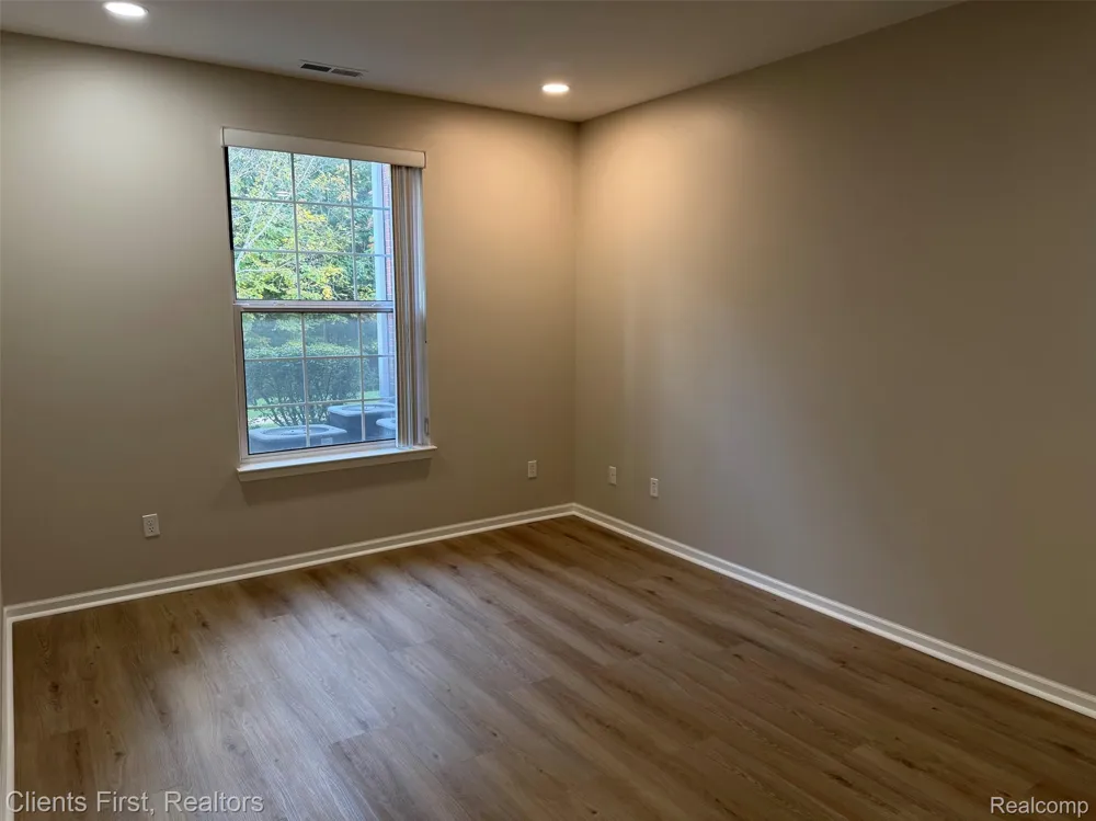 16040 Morningside Northville City, MI 48168