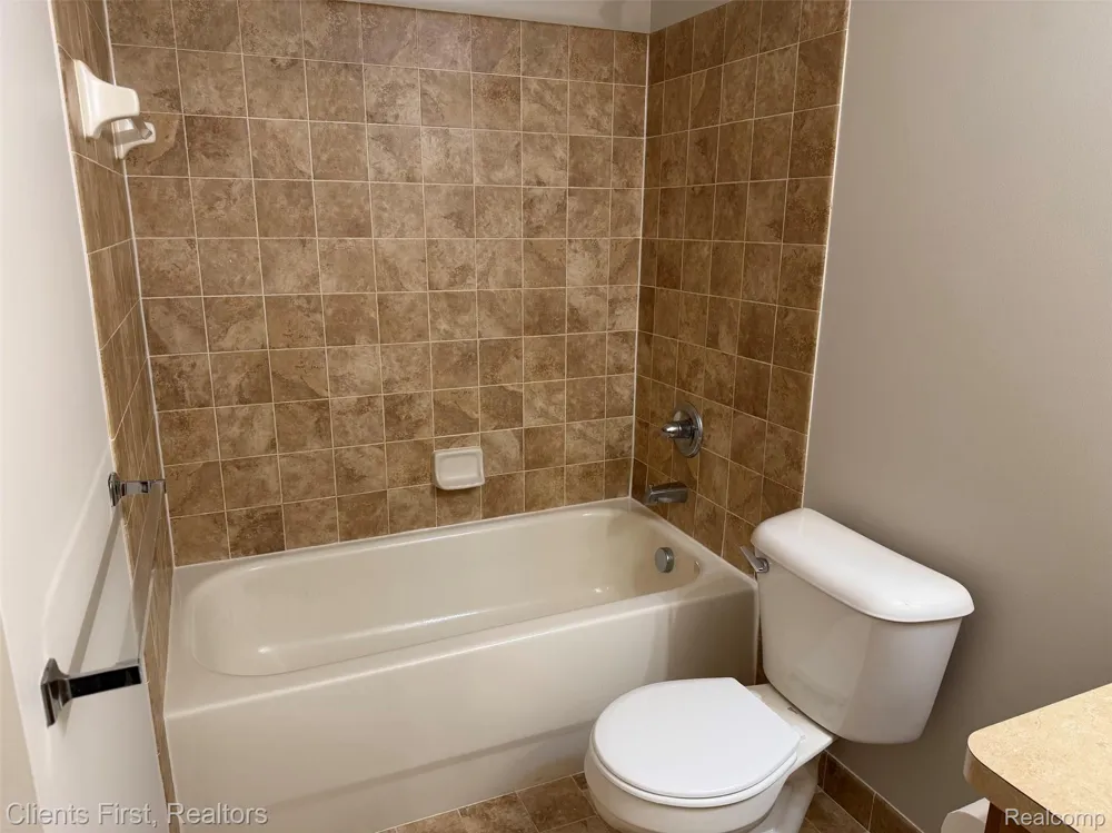 16040 Morningside Northville City, MI 48168