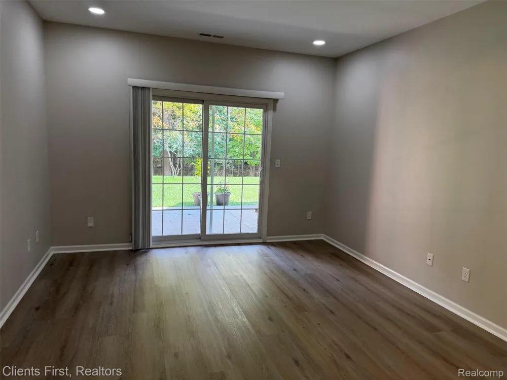 16040 Morningside Northville City, MI 48168