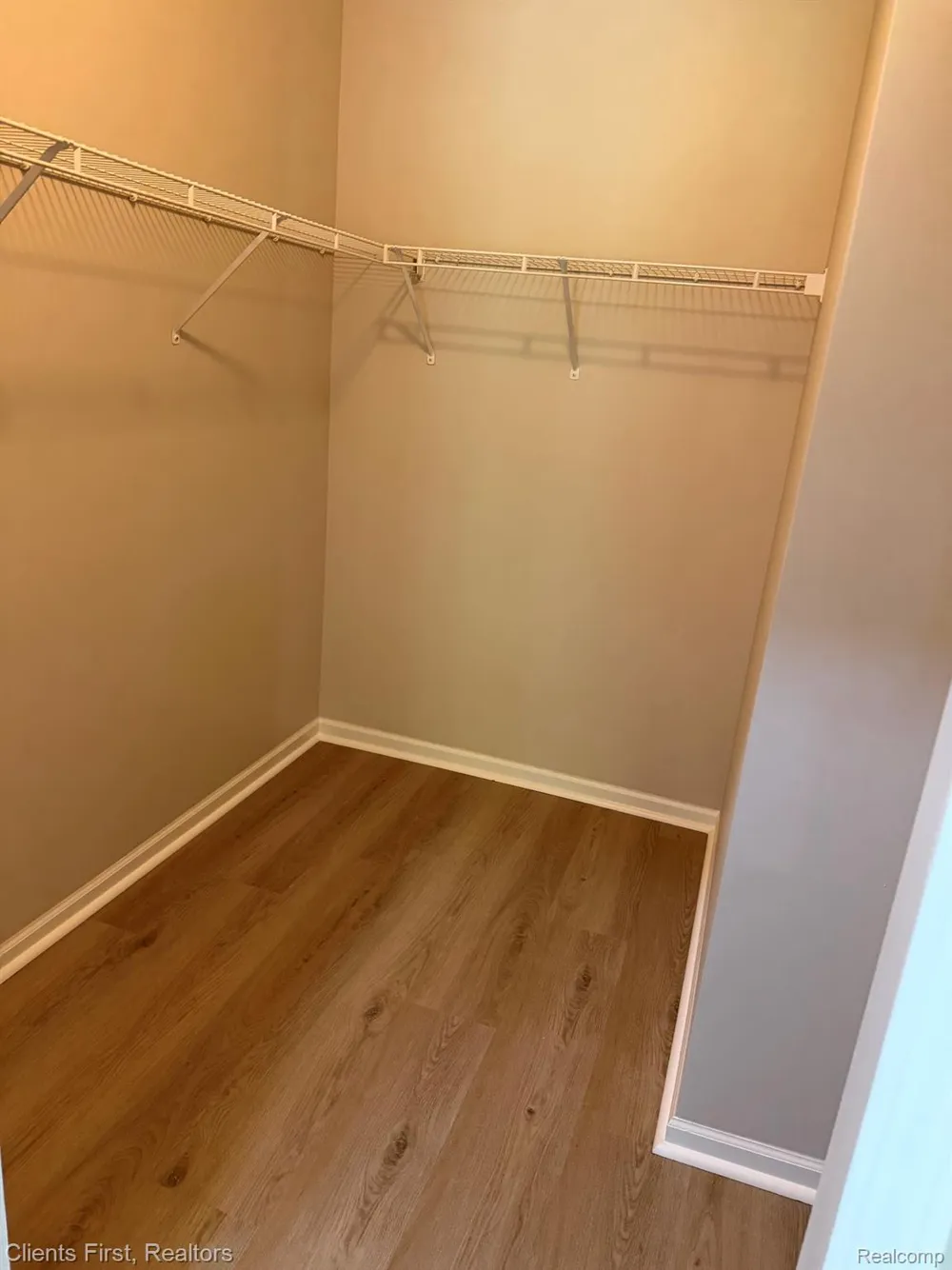 16040 Morningside Northville City, MI 48168