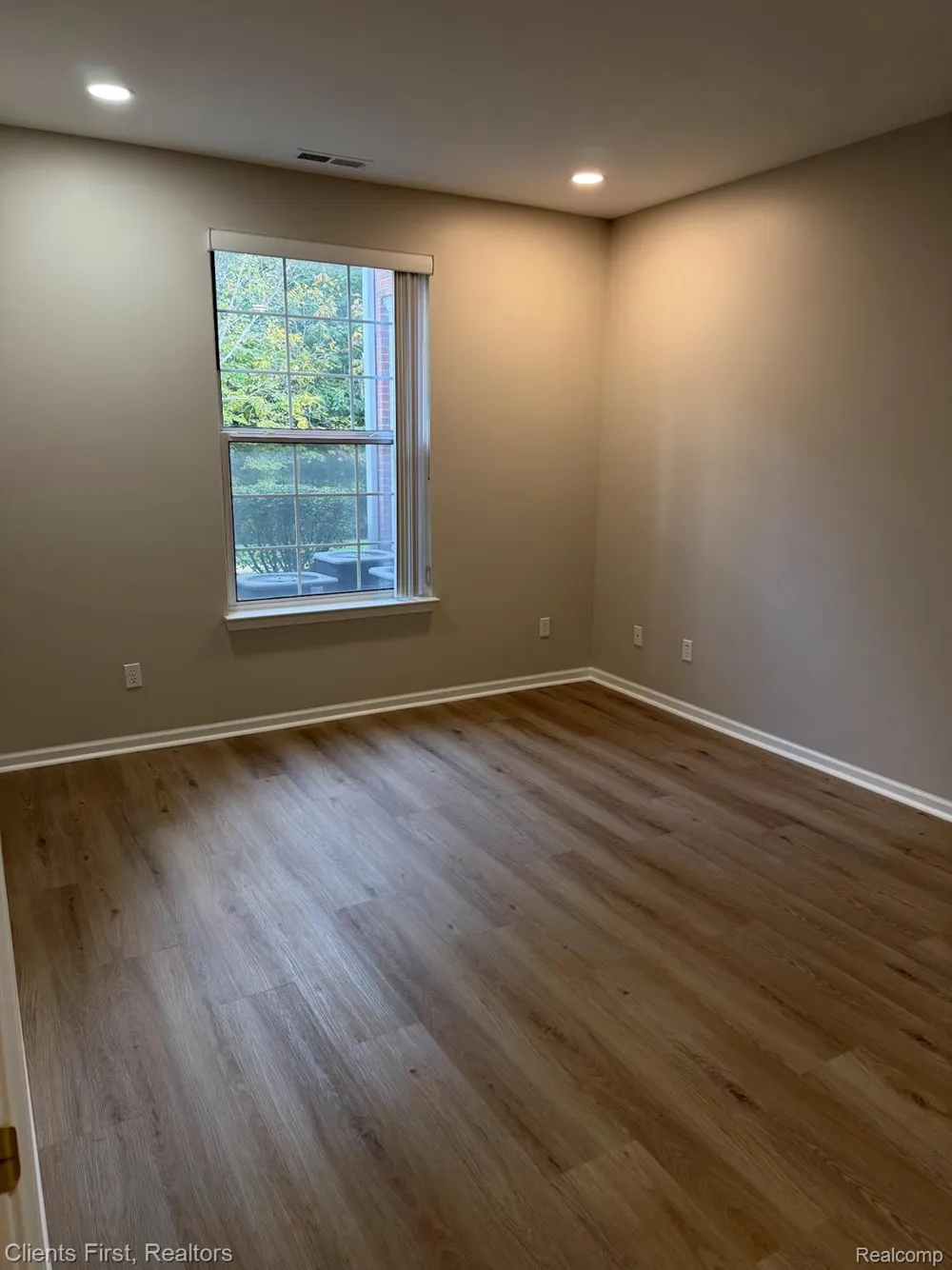 16040 Morningside Northville City, MI 48168