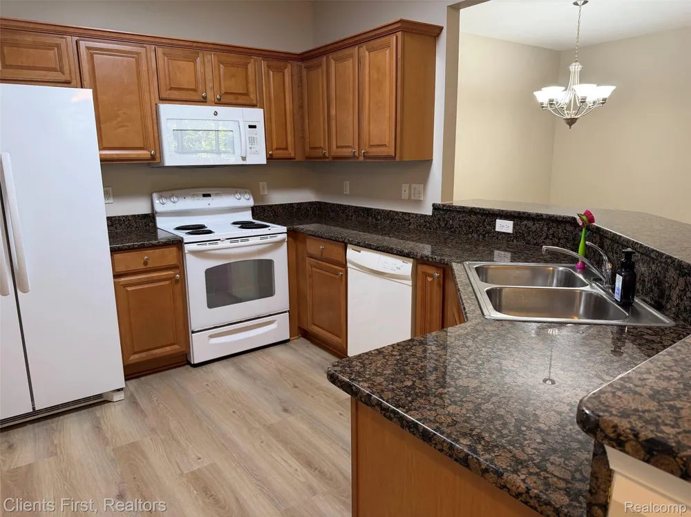 16040 Morningside Northville City, MI 48168