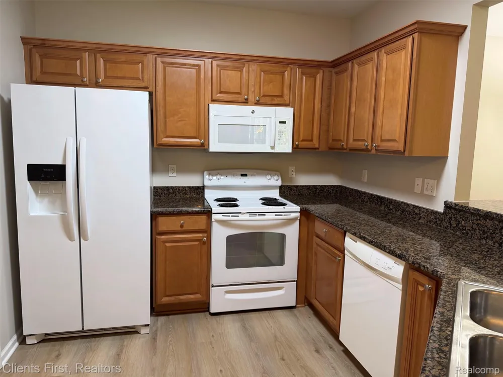 16040 Morningside Northville City, MI 48168