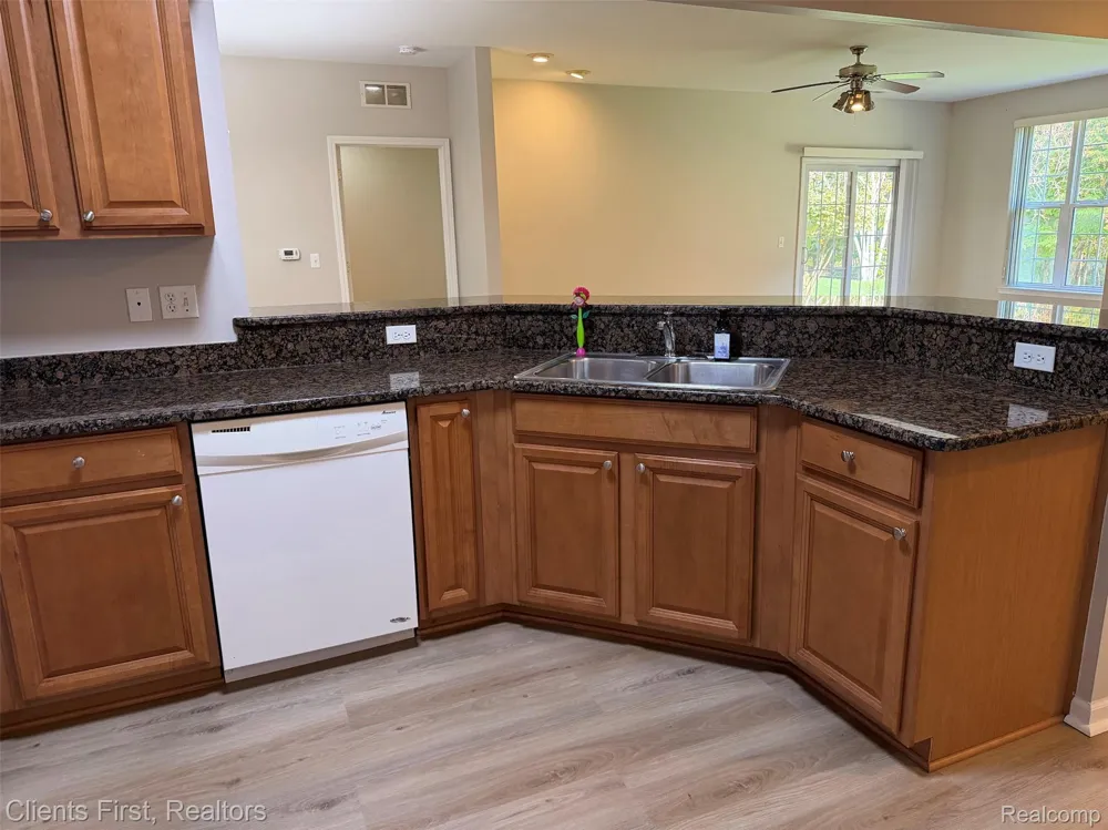 16040 Morningside Northville City, MI 48168