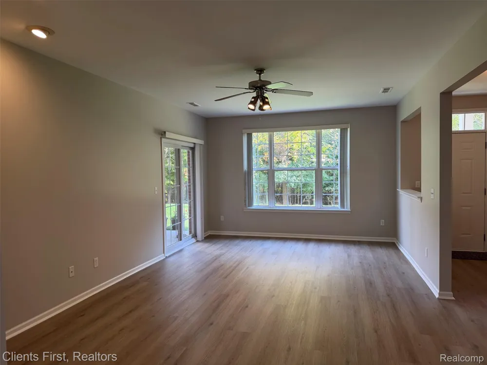 16040 Morningside Northville City, MI 48168