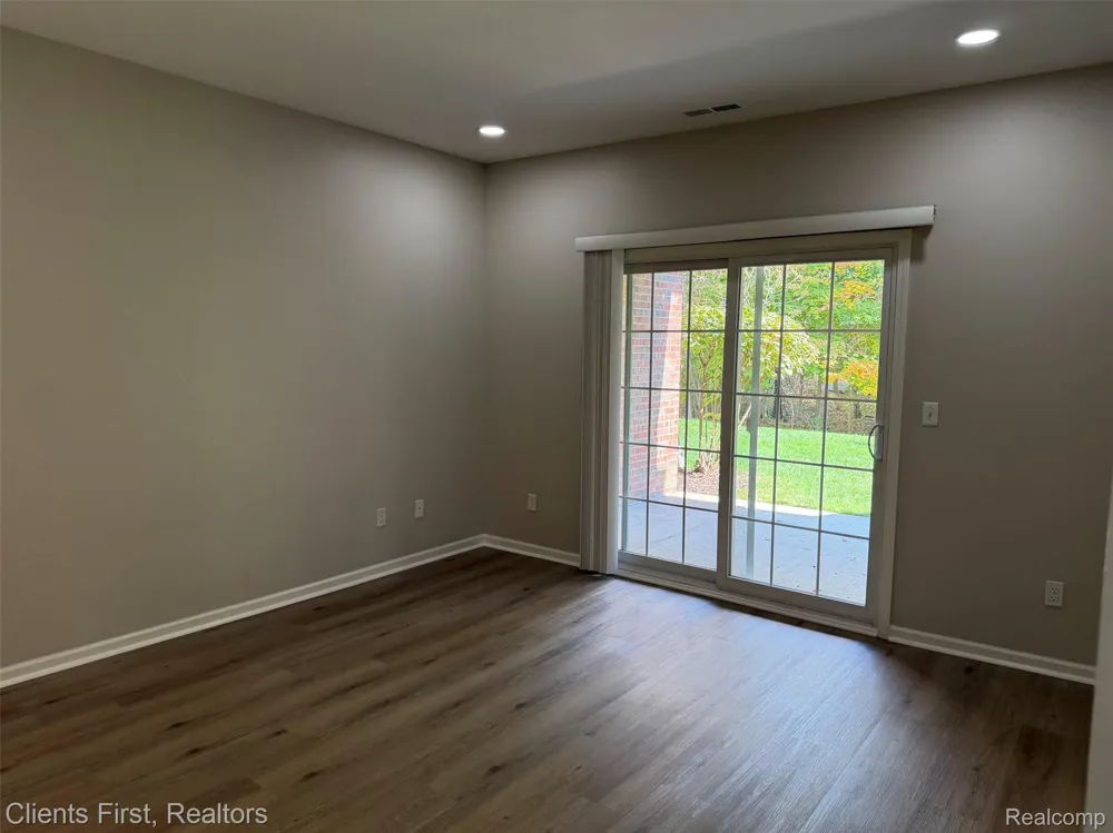 16040 Morningside Northville City, MI 48168