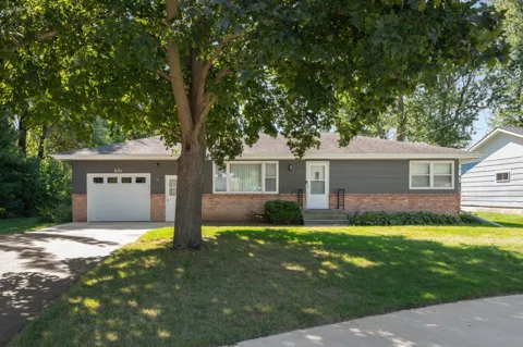 201 Linden Place S