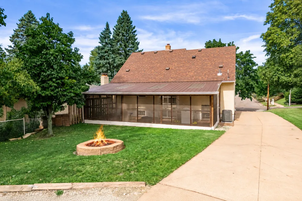 1554 Burns Avenue Saint Paul, MN 55106