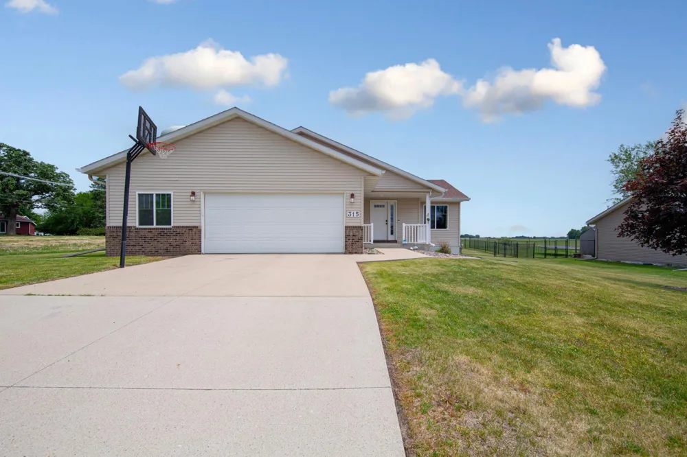 315 Hazeltine Avenue NE Owatonna, MN 55060