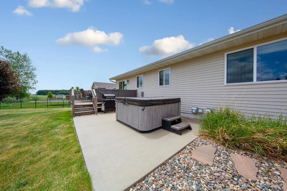 315 Hazeltine Avenue NE Owatonna, MN 55060