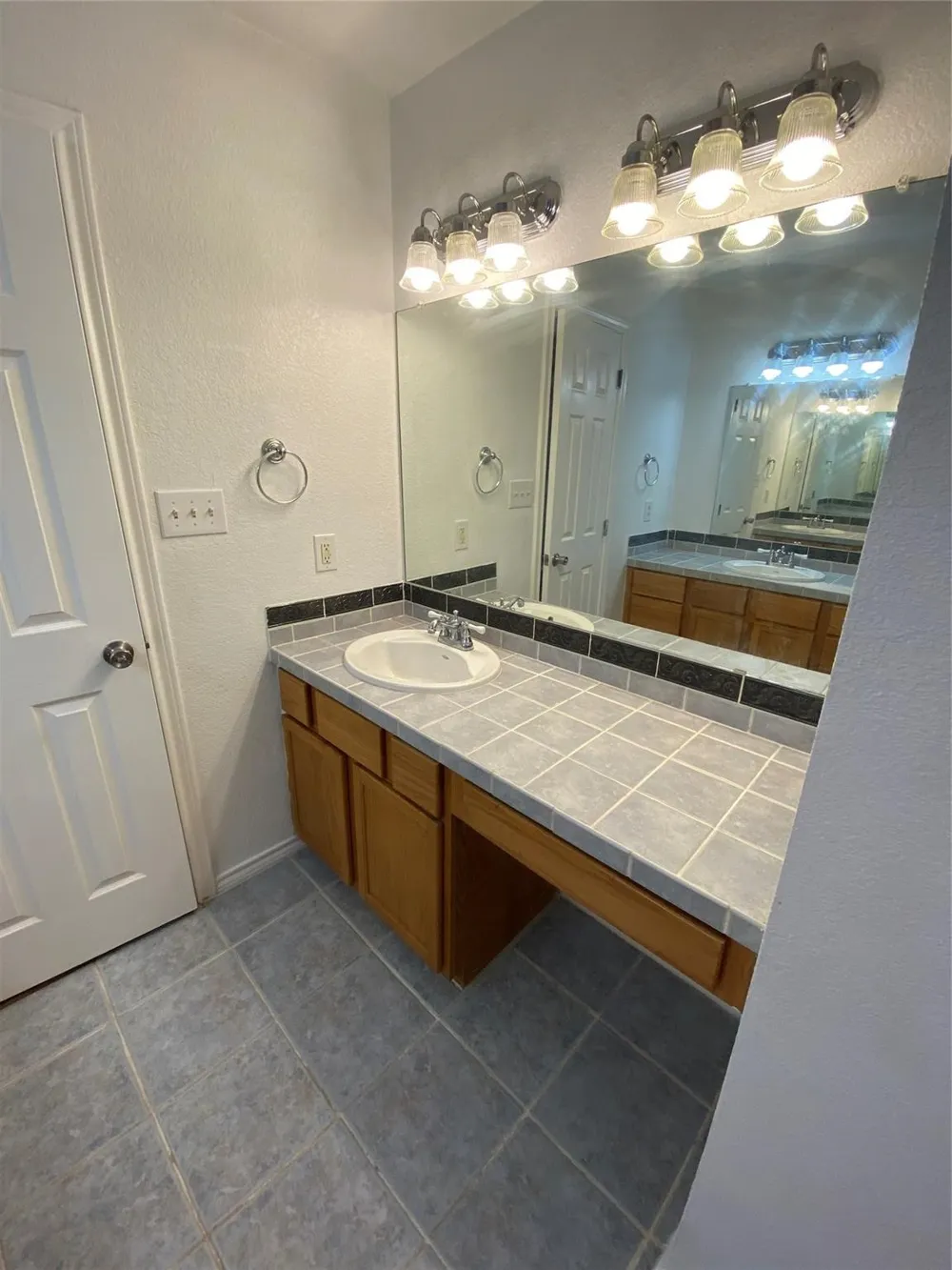 2212 Snake River Drive Granbury, TX 76048