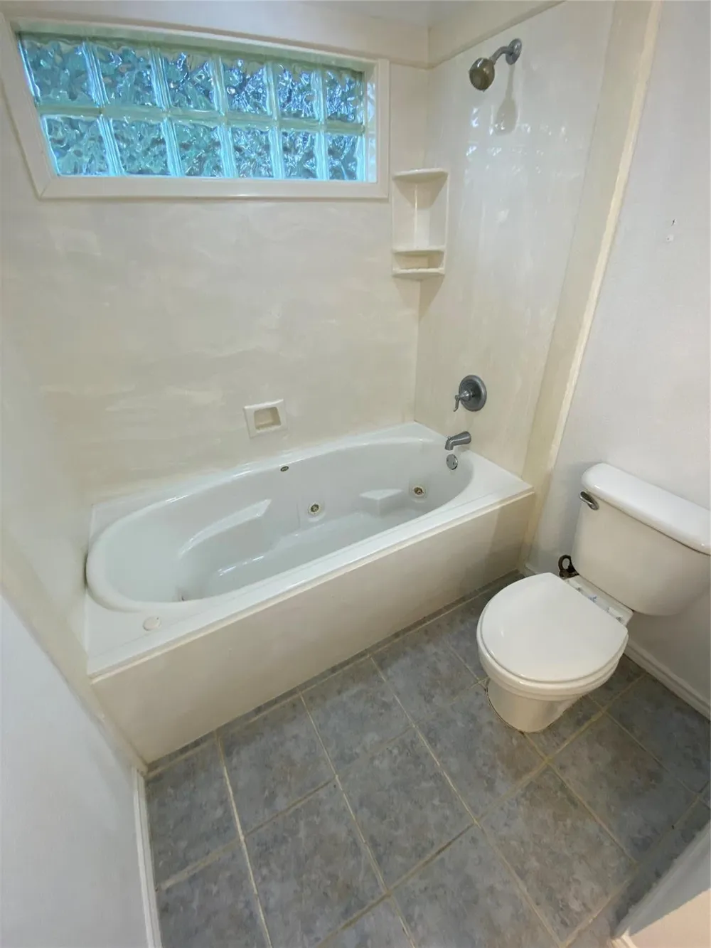 2212 Snake River Drive Granbury, TX 76048