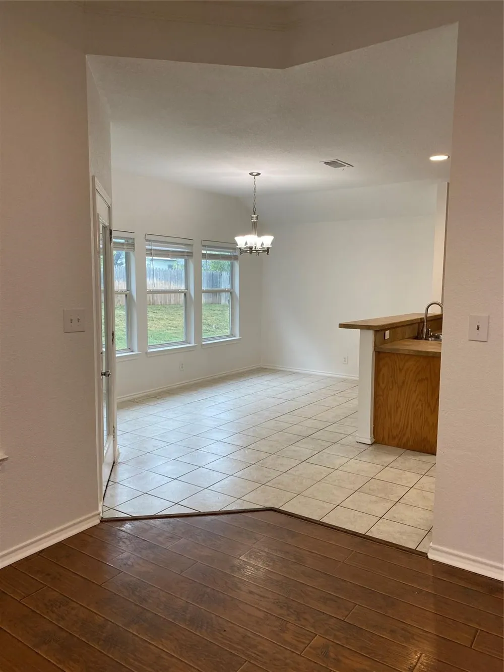 2212 Snake River Drive Granbury, TX 76048