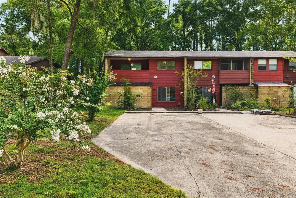 4327 SW 67TH TERRACE Gainesville, FL 32608