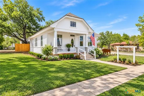 612 W Grand Avenue