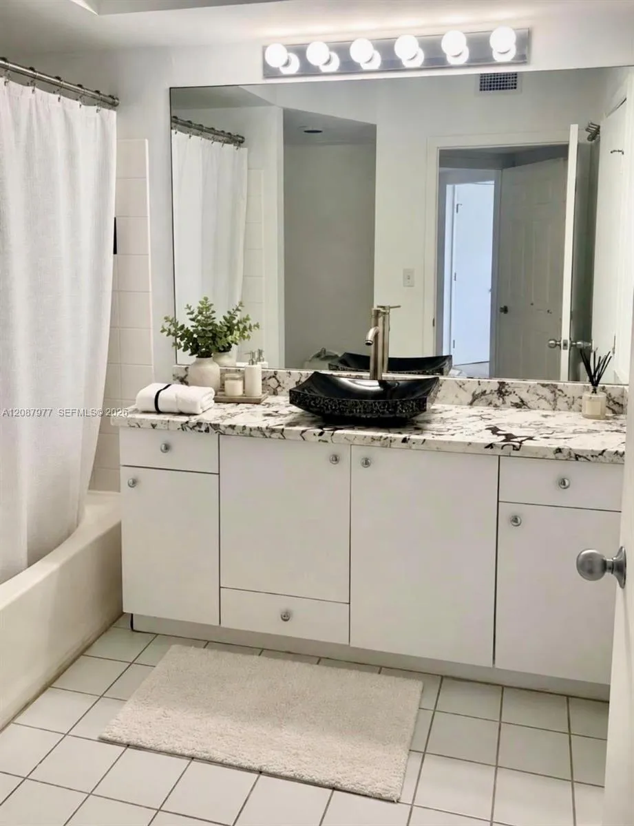 1330 West Ave #702 Miami Beach, FL 33139