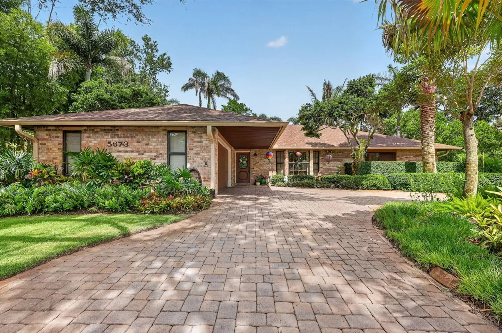 5673 SE Lamay Drive Stuart, FL 34997
