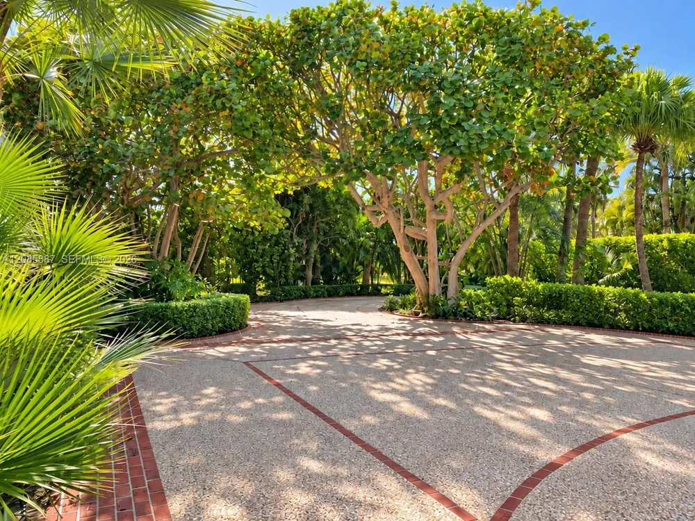 86 Gomez Rd Jupiter Island, FL 33455