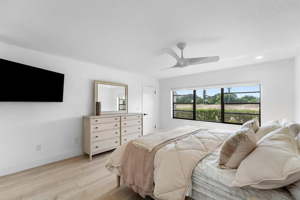 11 SOUTHPORT LANE #E Boynton Beach, FL 33436