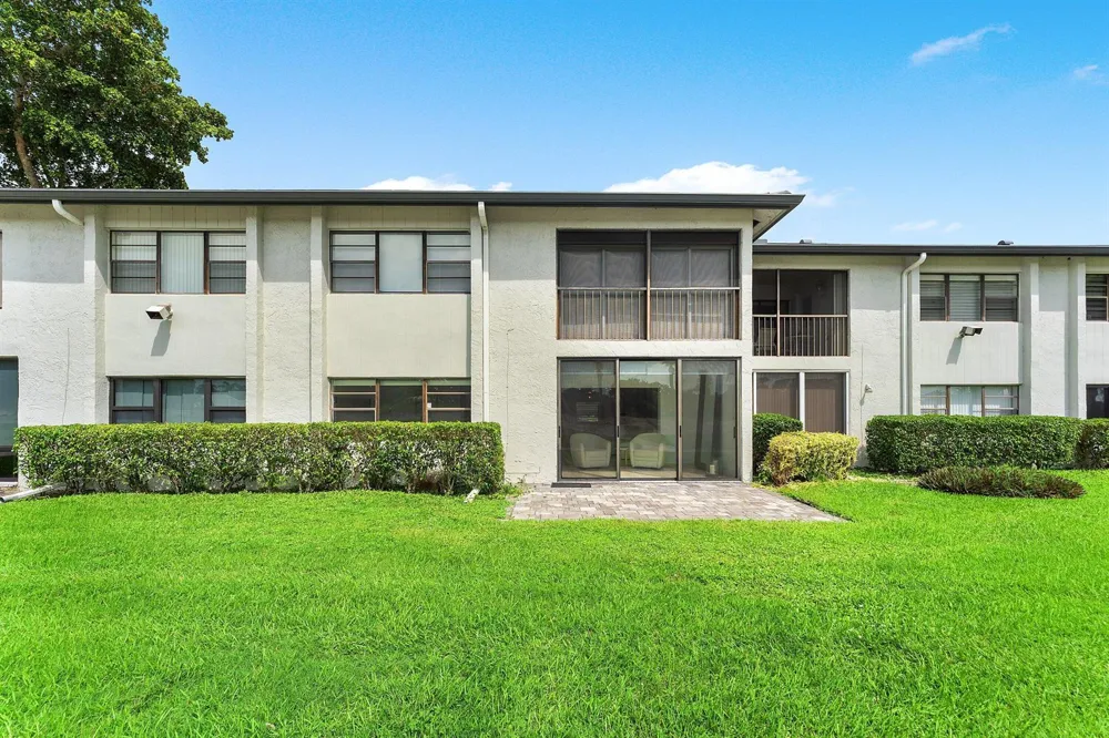 11 SOUTHPORT LANE #E Boynton Beach, FL 33436