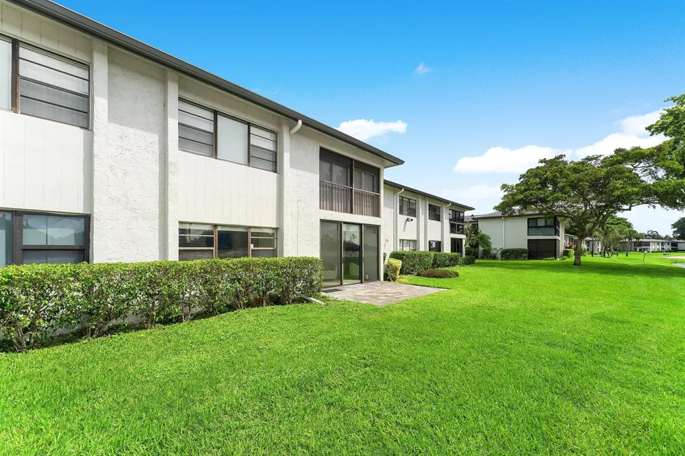 11 SOUTHPORT LANE #E Boynton Beach, FL 33436