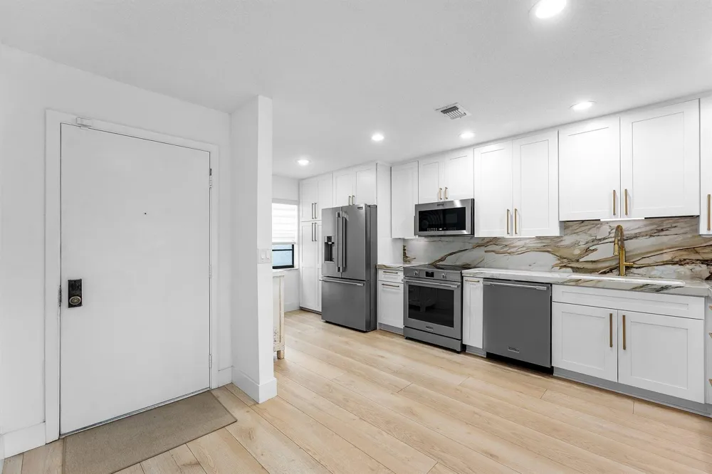11 SOUTHPORT LANE #E Boynton Beach, FL 33436