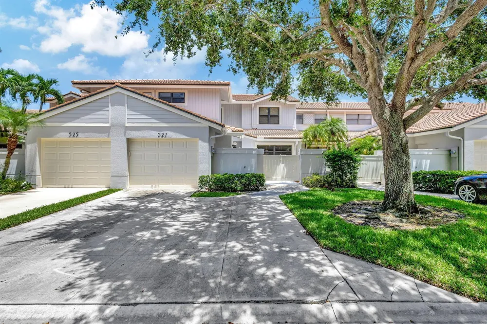 527 Prestwick Circle Palm Beach Gardens, FL 33418