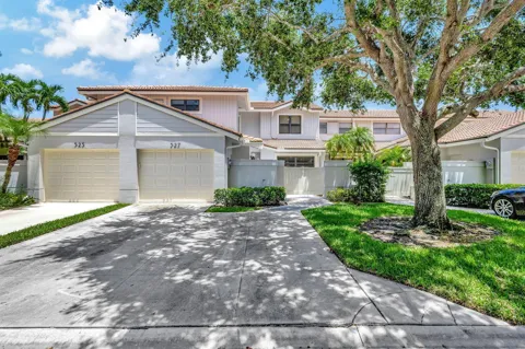 527 Prestwick Circle