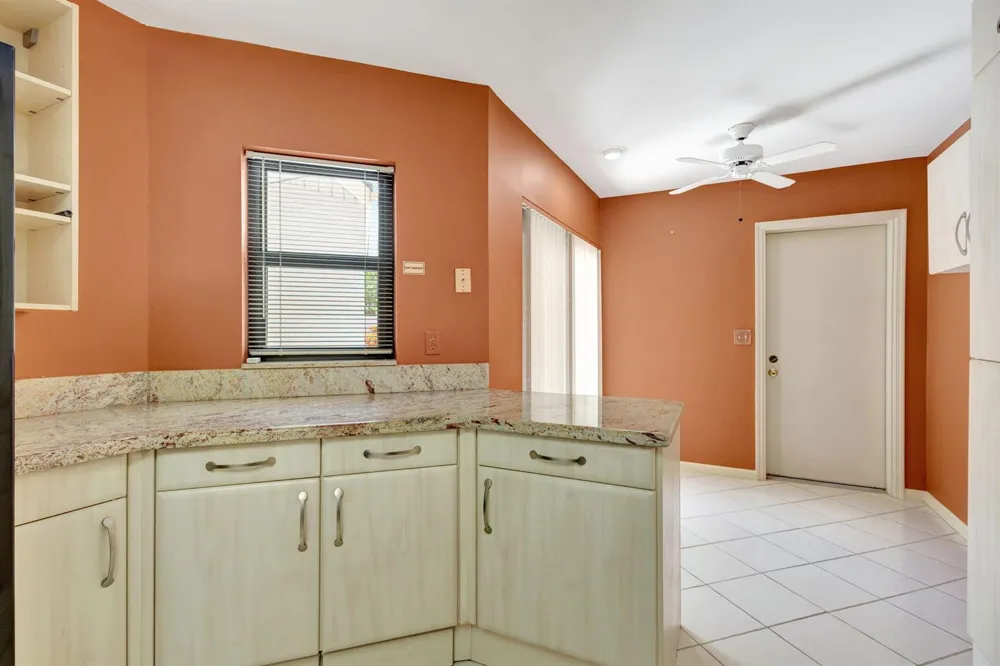 527 Prestwick Circle Palm Beach Gardens, FL 33418