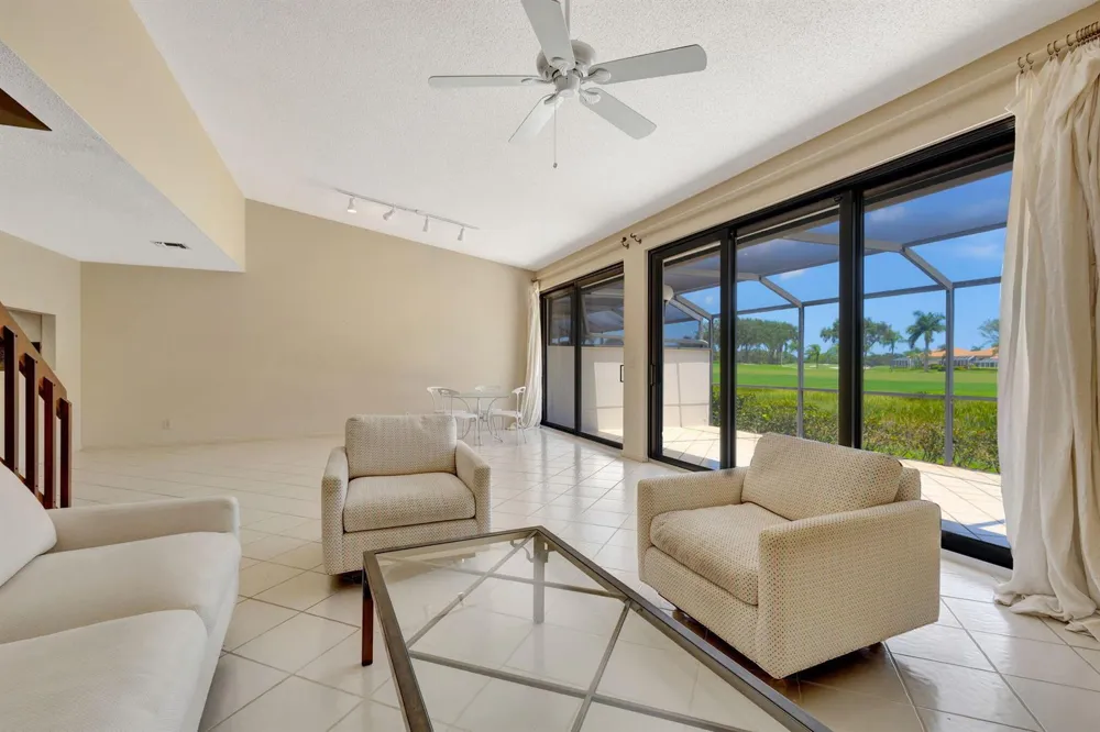 527 Prestwick Circle Palm Beach Gardens, FL 33418